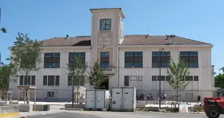 Abri Piscine Rétractable Spécialiste abri de piscine Décines-Charpieu