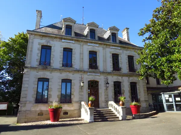 Abri Piscine Rétractable Spécialiste abri de piscine La Crèche