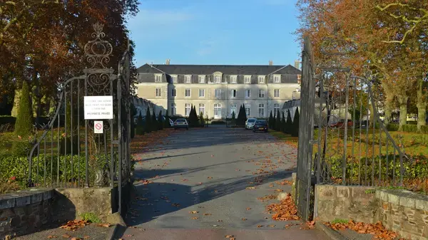 Abri Piscine Rétractable Spécialiste abri de piscine La Montagne