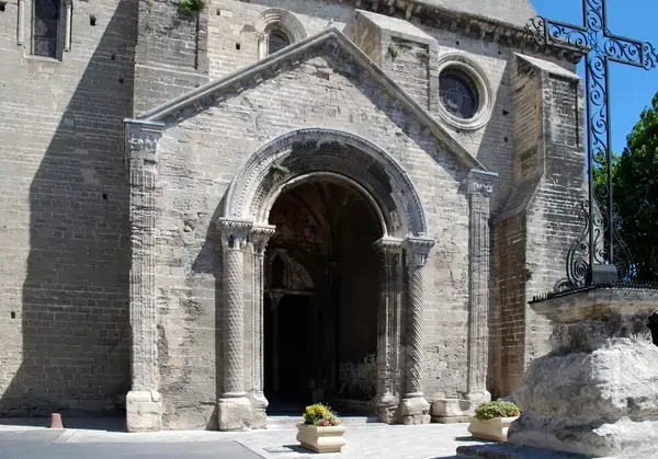 Abri Piscine Rétractable Spécialiste abri de piscine Le Thor