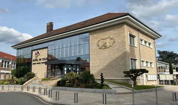 Abri Piscine Rétractable Spécialiste abri de piscine Paray-Vieille-Poste