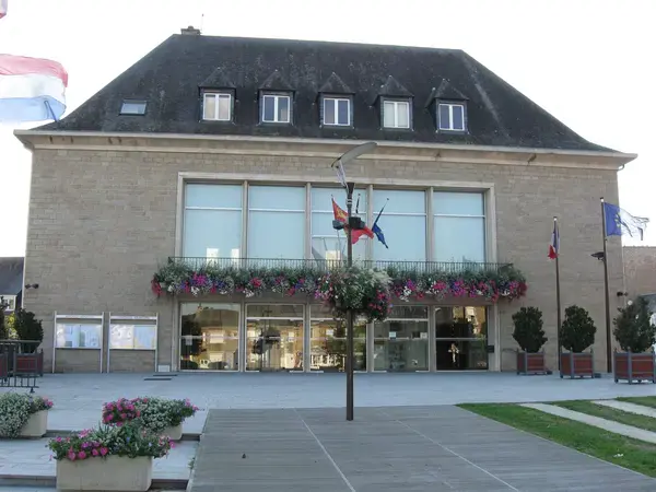 Abri Piscine Rétractable Spécialiste abri de piscine Saint-Hilaire-du-Harcouët