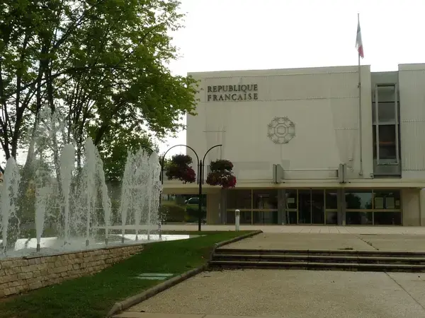 Abri Piscine Rétractable Spécialiste abri de piscine Saint-Yrieix-sur-Charente