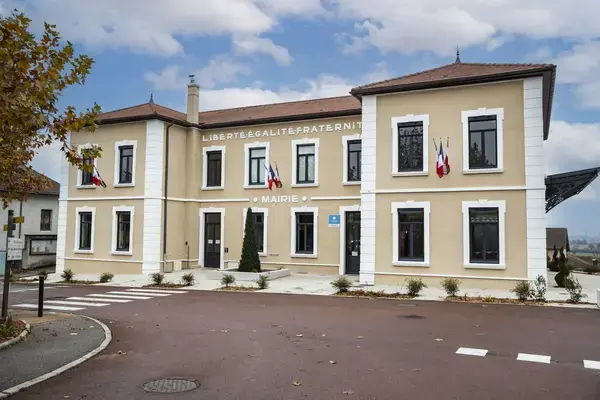 Abri Piscine Rétractable Spécialiste abri de piscine Satolas-et-Bonce