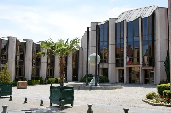 Abri Piscine Rétractable Spécialiste abri de piscine Thiais